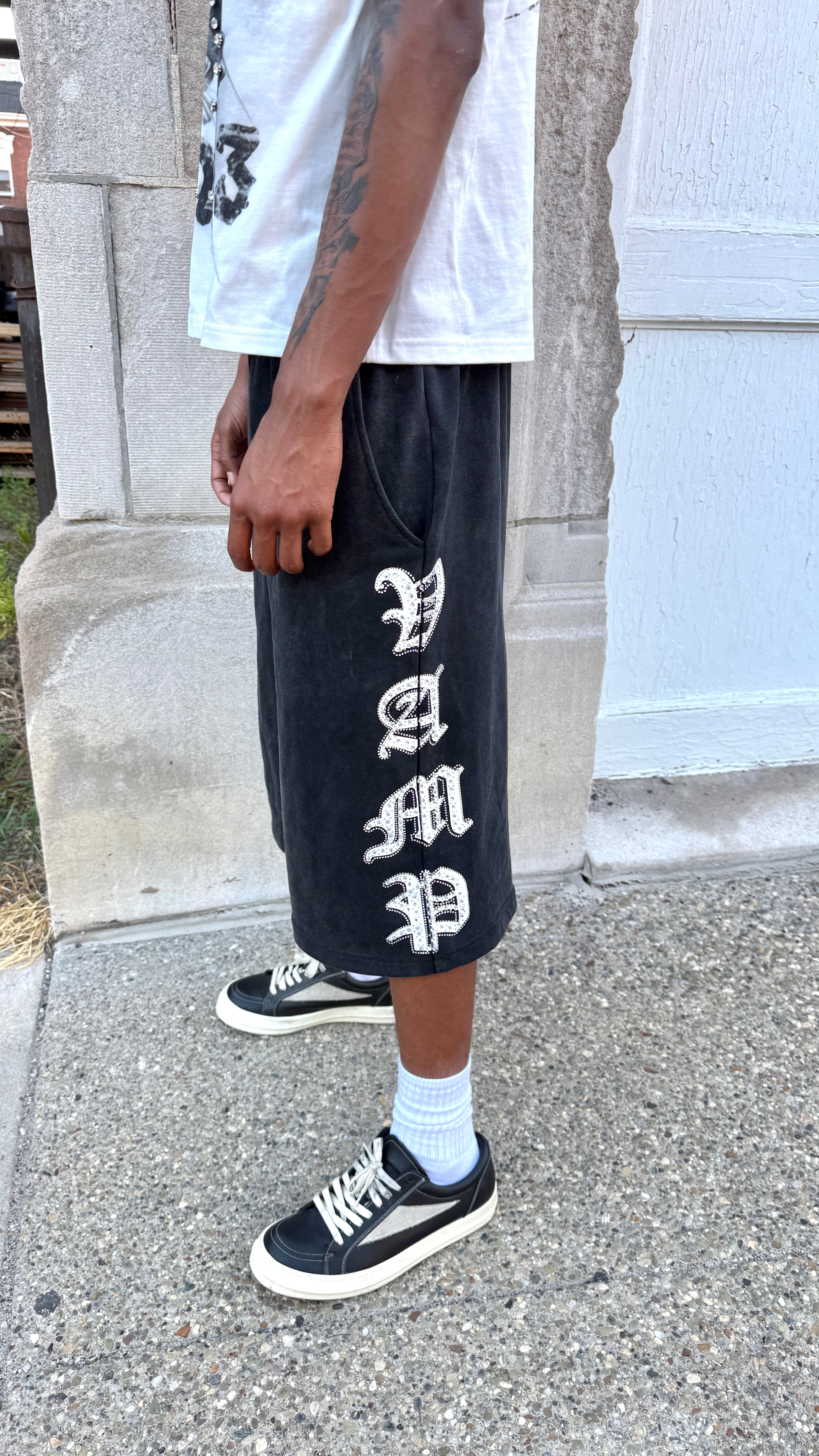 BLACK CRYSTAL SWEATSHORTS